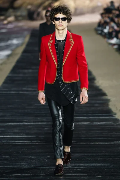 Look 11